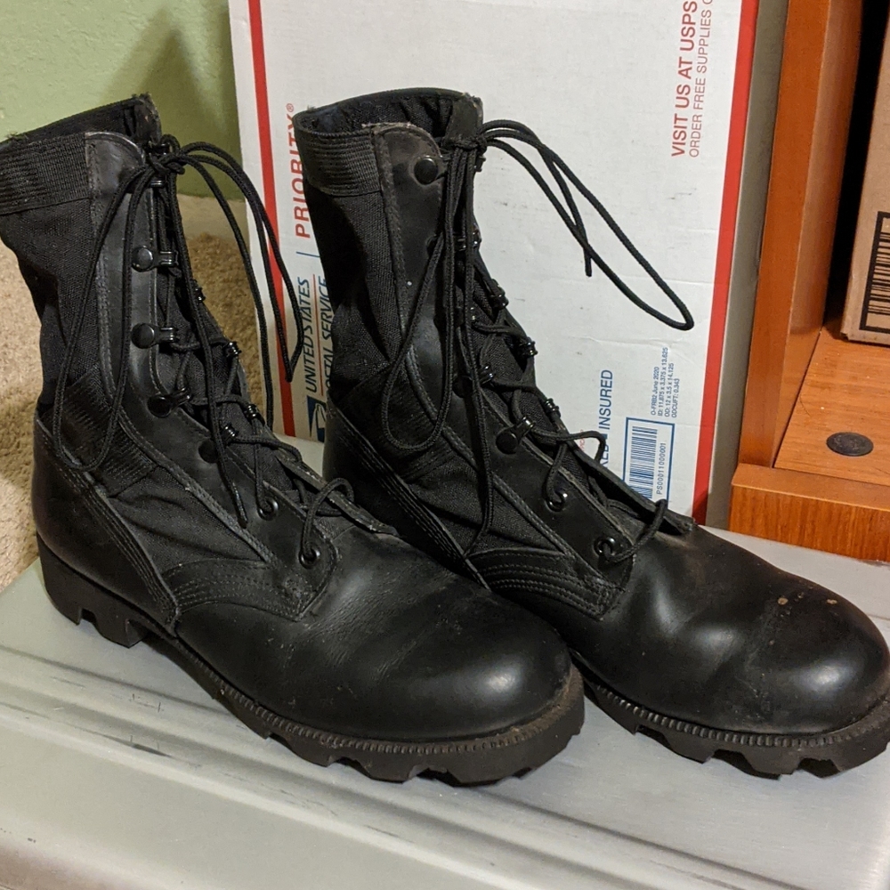 Combat boots